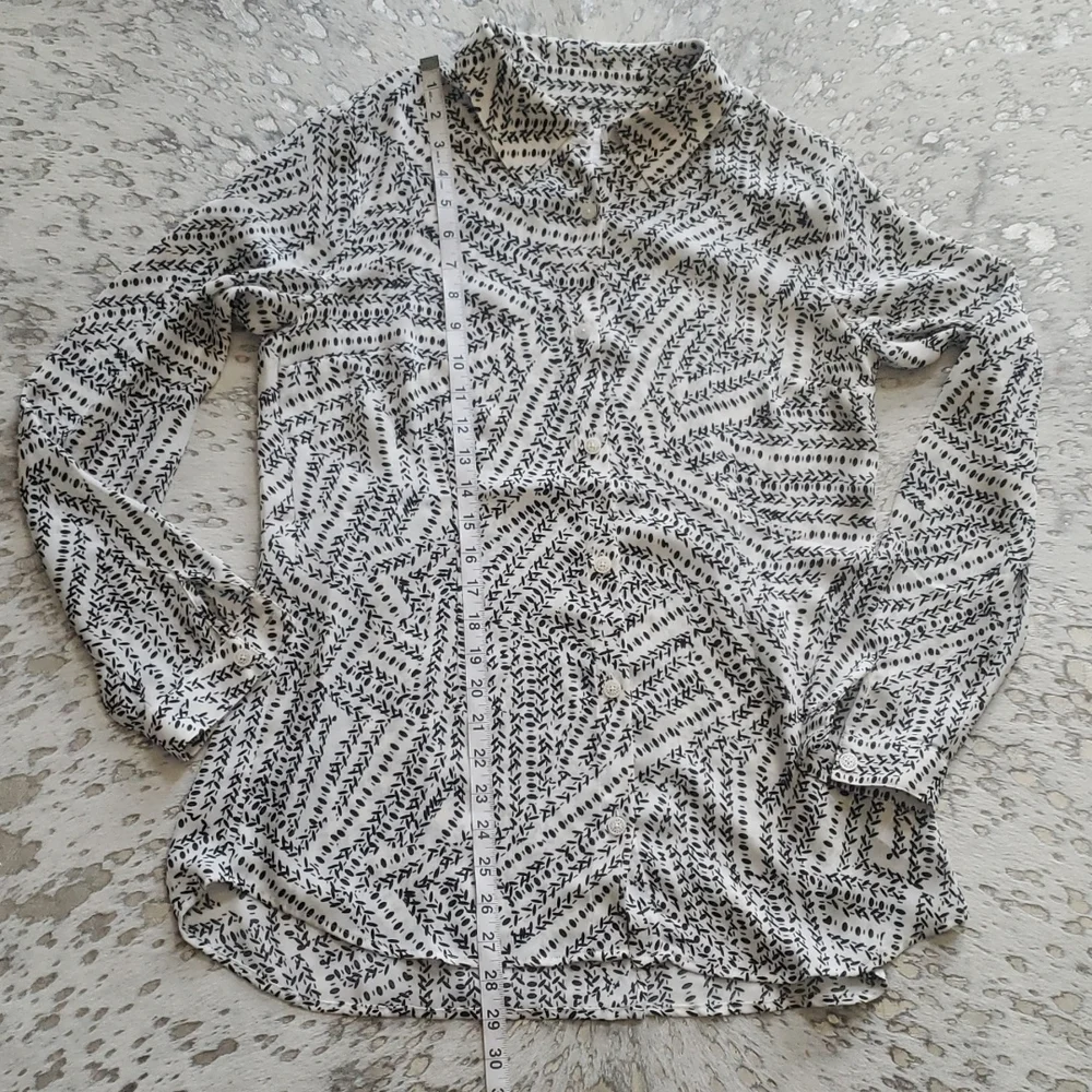 Cabi Split Back Geometric Print Long Sleeve Button Up Blouse SzS